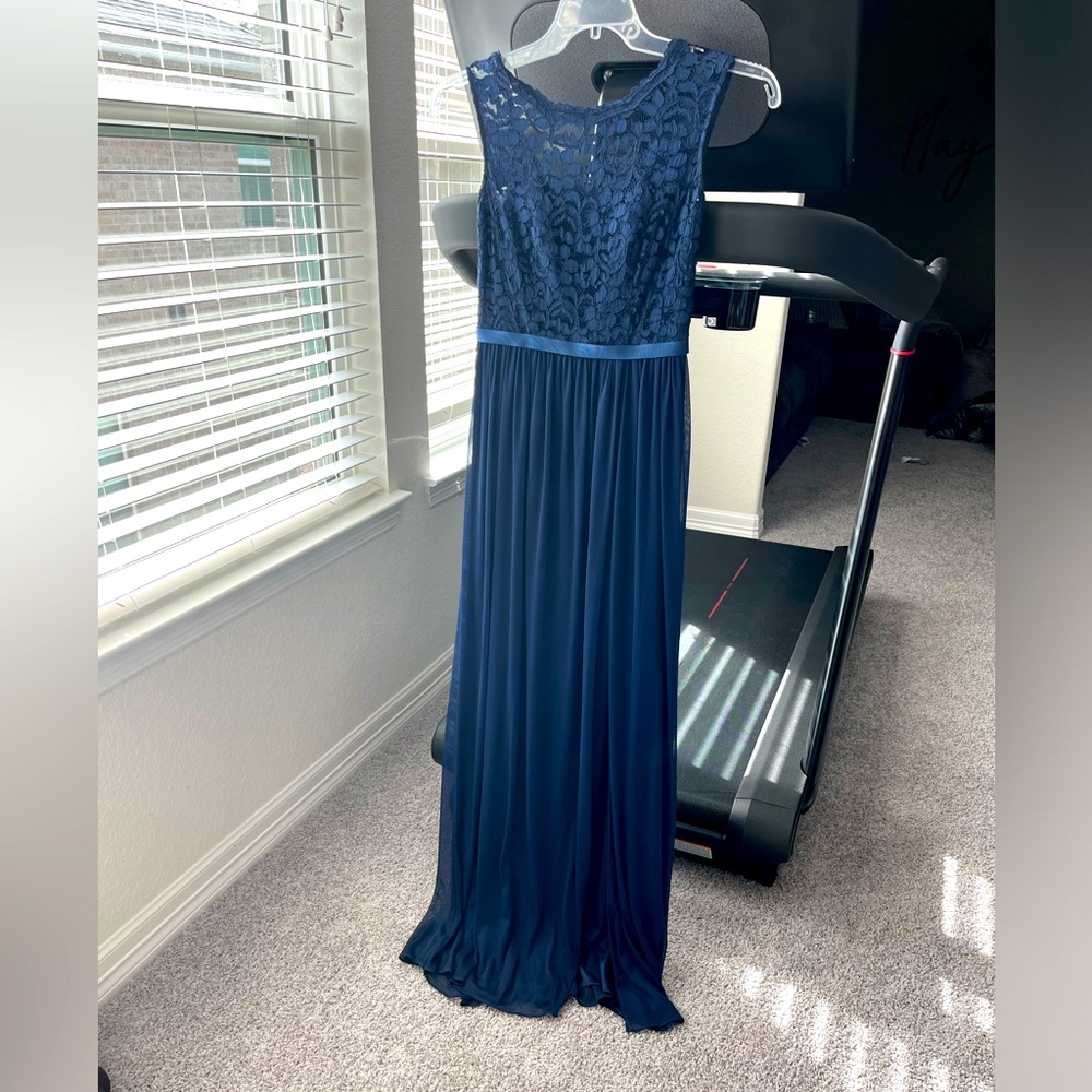 David's Bridal long lace bridesmaid dress size 0 great condition!